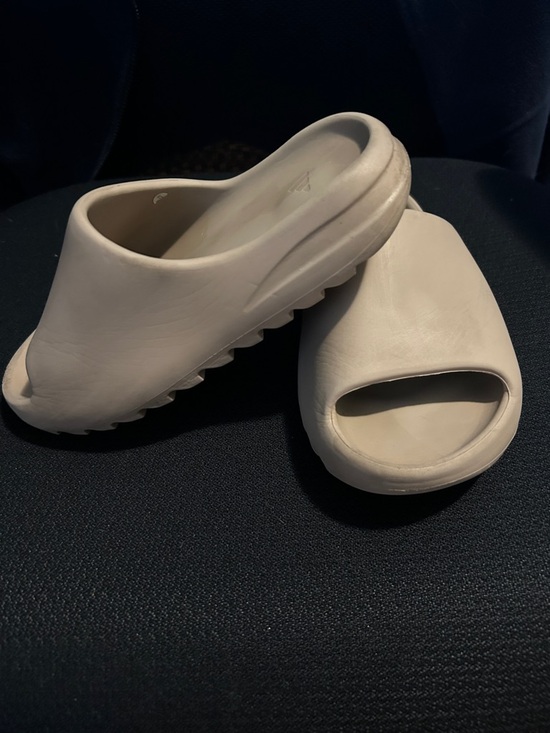 Yeezy Slide Sandals in Light Beige
